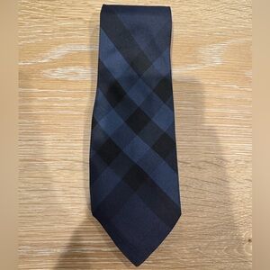 Burberry men’s blue and black check necktie